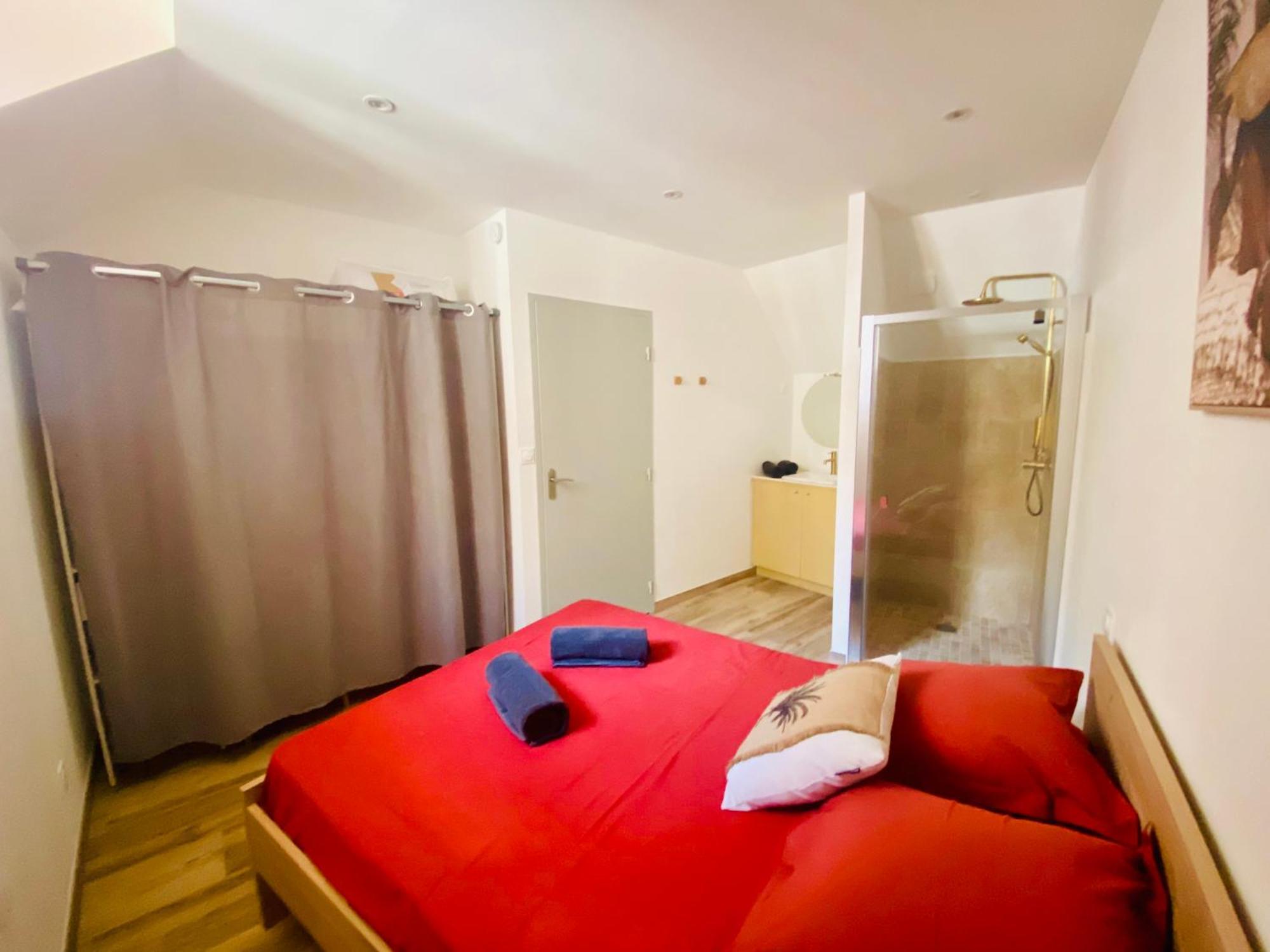 Les Appartements Du Vieux Poussan Exterior foto